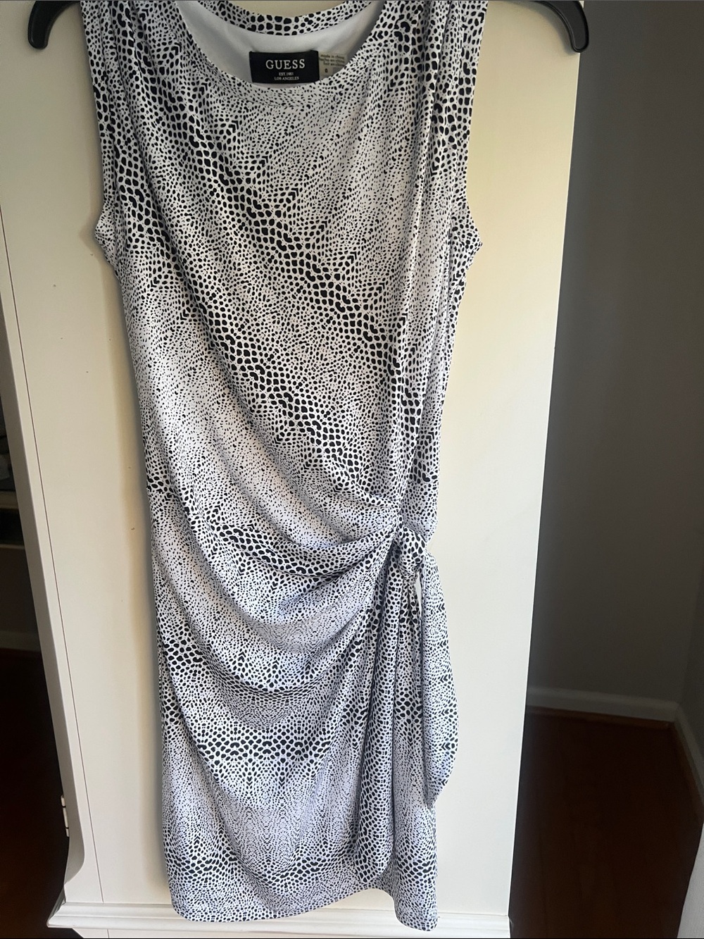 GUESS Black & White Printed Sleeveless Ruched Side Dress
